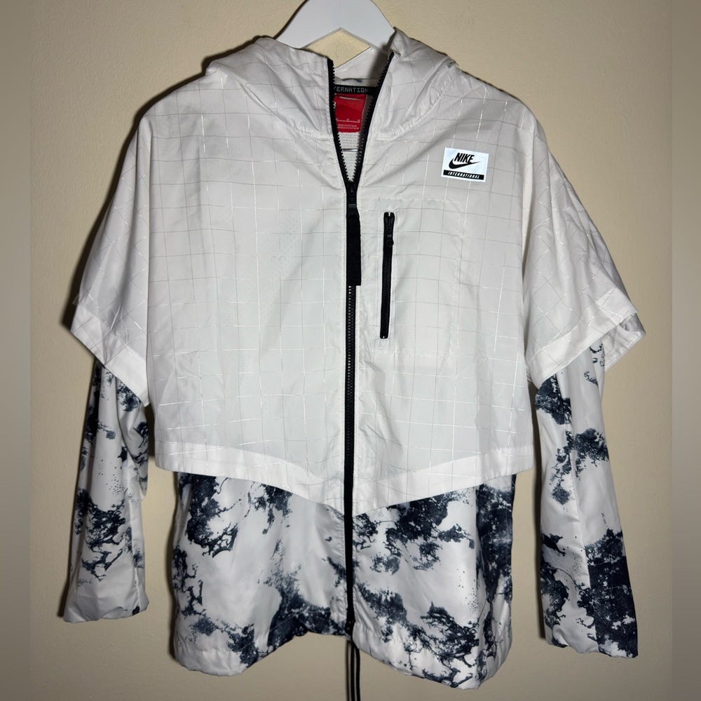 Nike International Rio De Janeiro White and Black Patterned Jacket Sz M